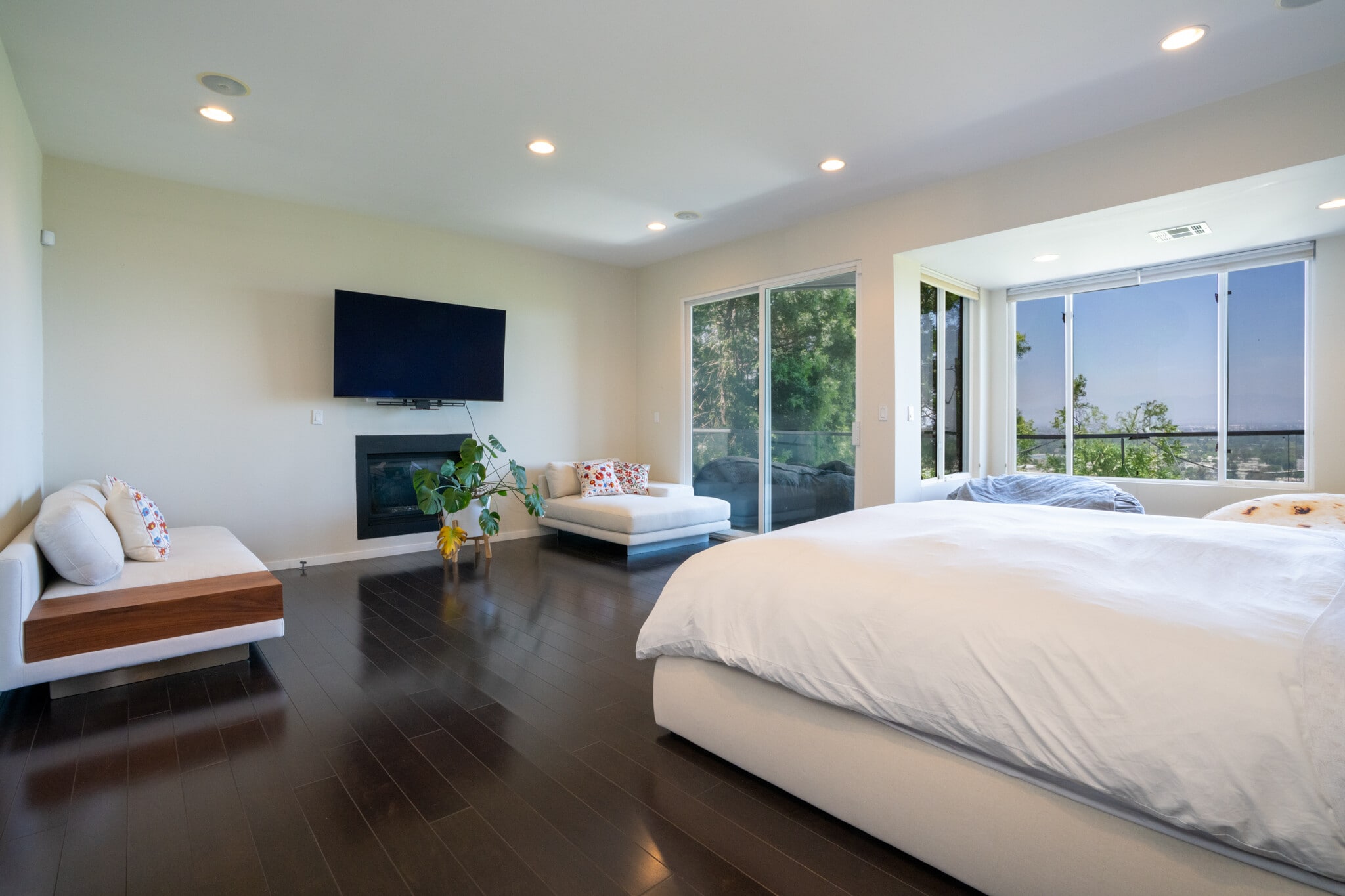 Building Photo - 3865 Buena Park Dr