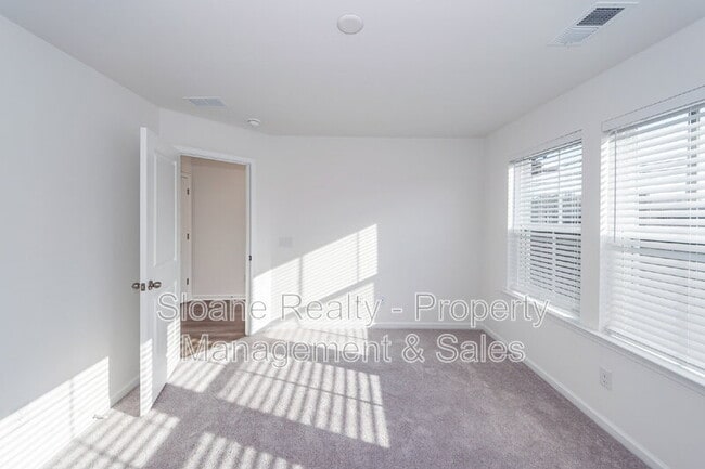 Building Photo - 4633 Forest Hills Dr