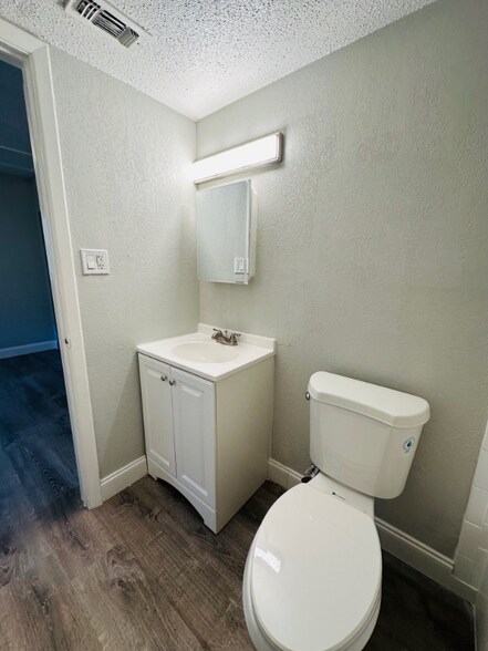 Building Photo - 618 93rd Ave N