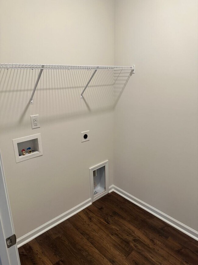 Building Photo - Gourgeous Brand New 4 bedroom Home near La...