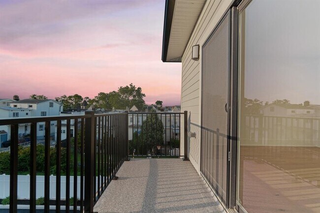 Building Photo - 525 AVENUE E