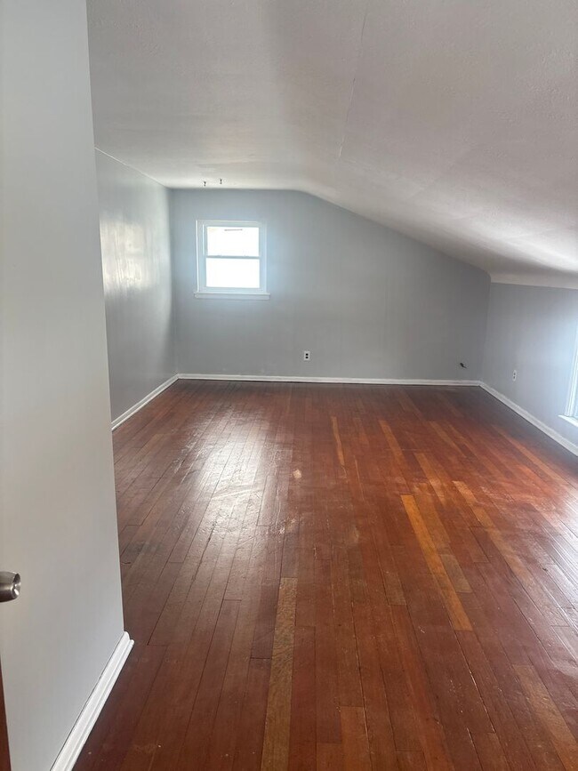 Building Photo - Renovated large home located in Beachwood