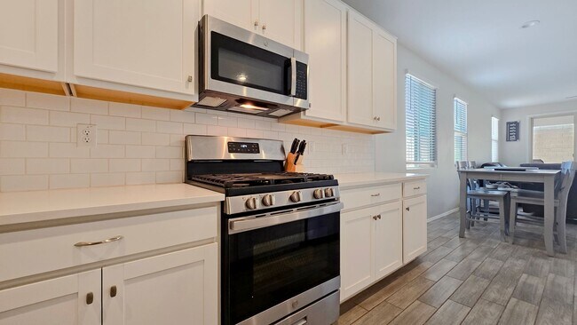 Building Photo - 18572 W Cottontail Ln