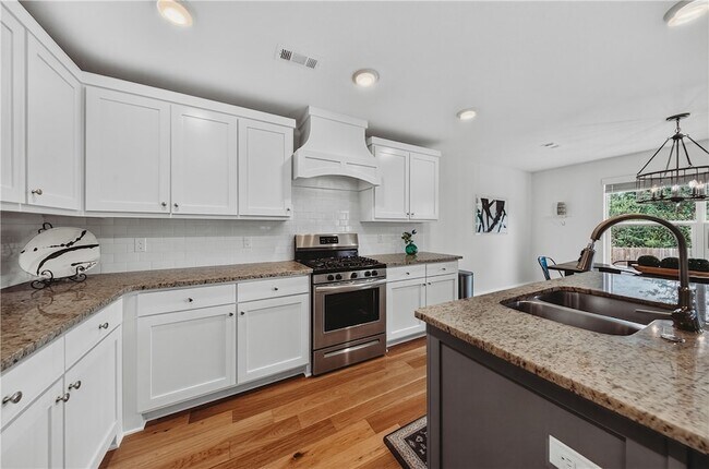 Building Photo - 5803 W Poison Springs Dr
