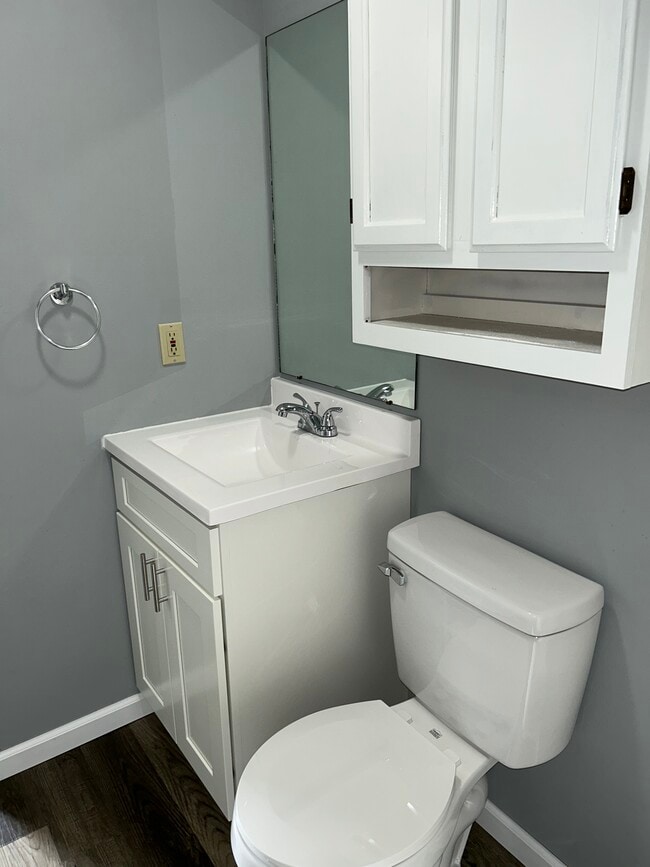 Building Photo - 1525 Meadow Spring Dr