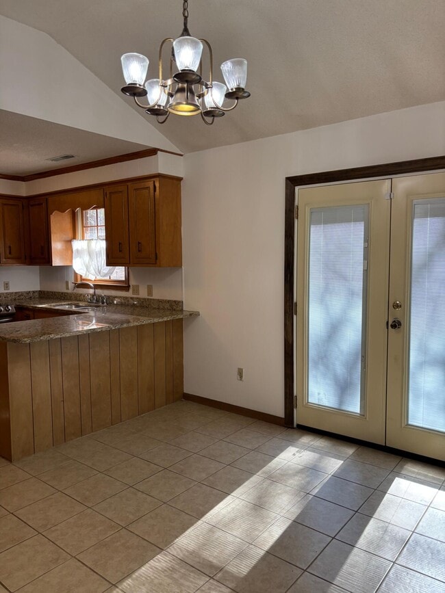 Building Photo - 1460 Crowndale Dr