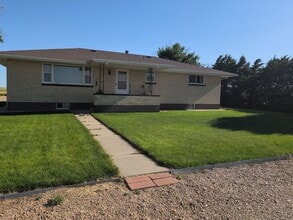 Building Photo - Beautiful Country Living 2 bed 1.5 bath