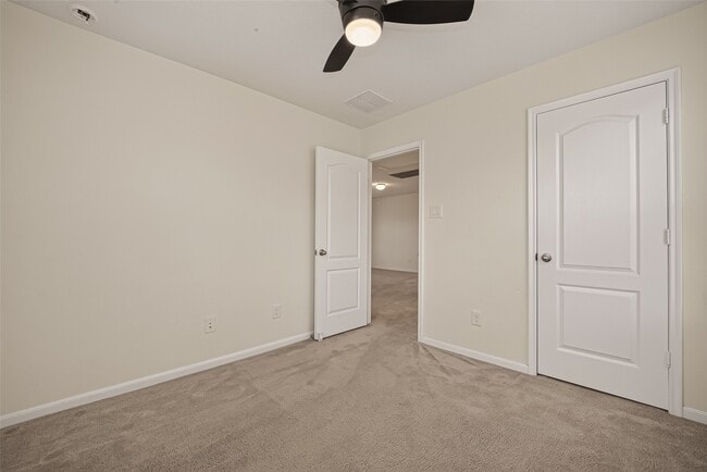 Building Photo - 1850 Commons Hill Ln