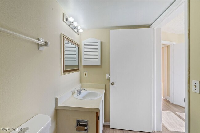 Building Photo - 5325 Summerlin Rd