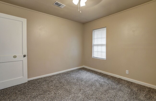 Building Photo - 3 Bedroom 1 Bath House in Wake Village, TX!