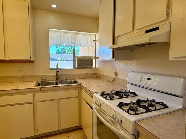 Building Photo - Charming 2 Bedroom in Oceanside 55+ Community