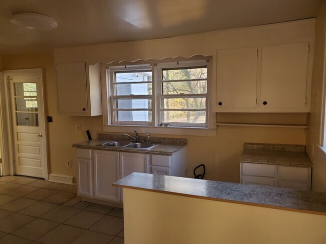 Building Photo - 2bd/1ba Near Downtown Greenville