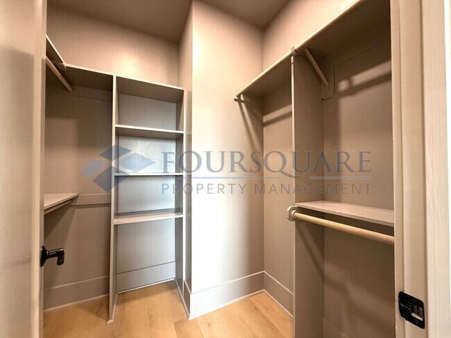 Building Photo - Modern 4-Bed / 4 Bath Townhome with Fireplace, Outdoor Spaces & Fenced Yard – Inside the Beltline...