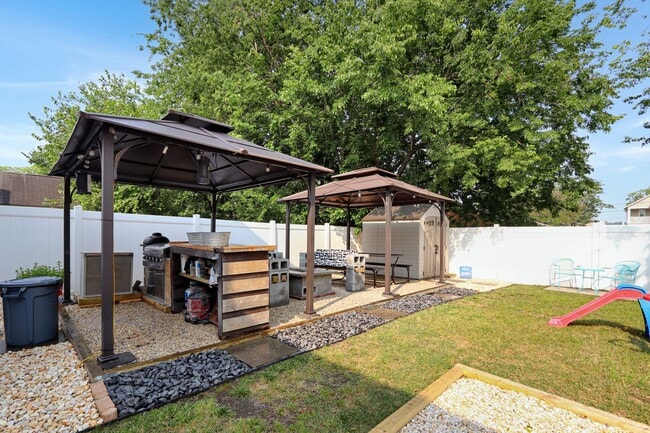 Building Photo - 961 Maltby Ave
