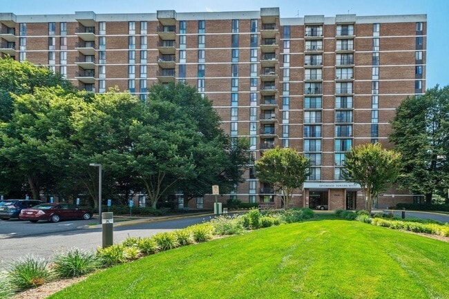 Building Photo - 2300 Pimmit Dr