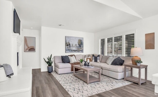 Building Photo - 1122 Alpine Ct