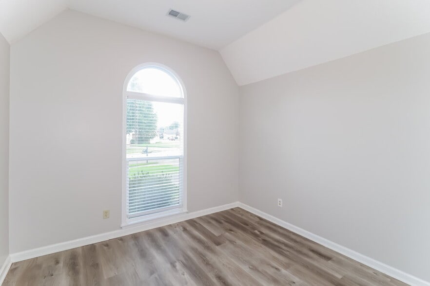 Building Photo - 9355 Helmsley Dr