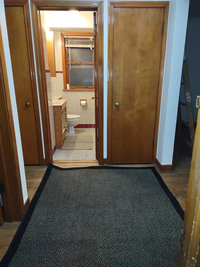 Building Photo - 5056 Jarvis Ave