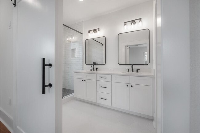 Building Photo - 807 E Ida St