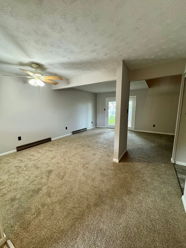 Building Photo - Townhouse for Rent in Broadway