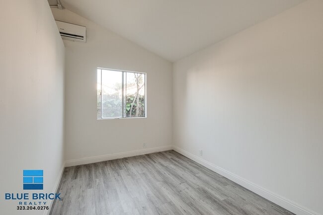 Building Photo - 14025 Victory Blvd