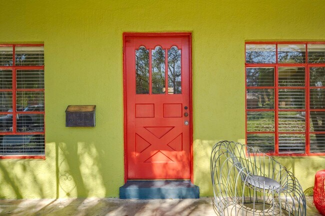 Building Photo - J07