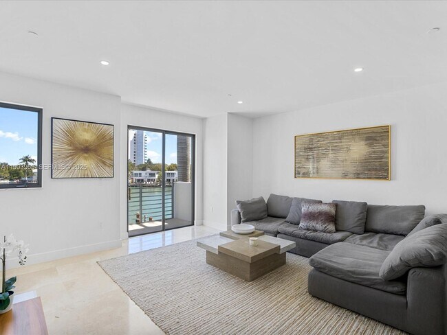 Building Photo - 155 N Shore Dr