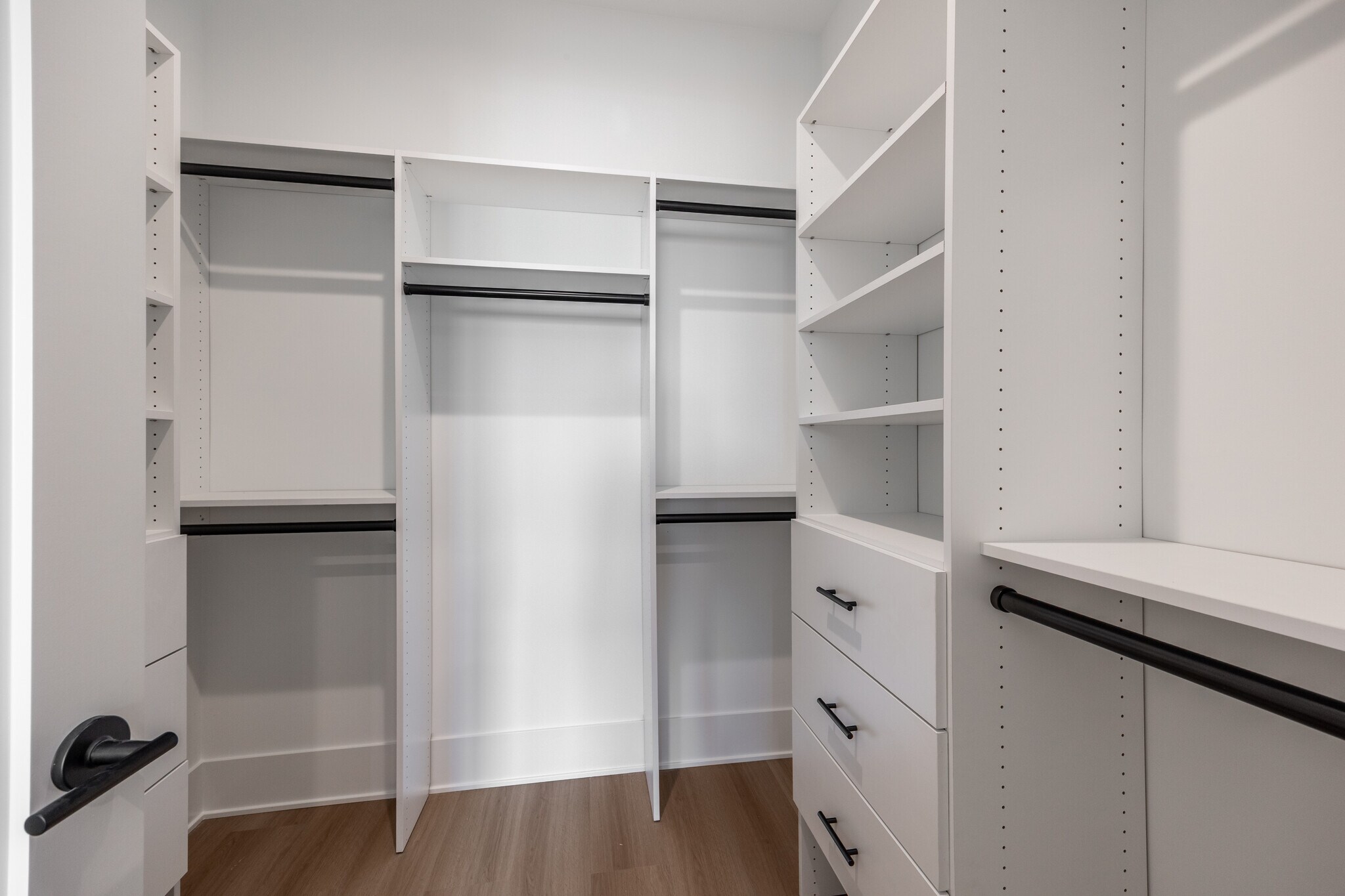 Building Photo - 1610 W Grand Ave