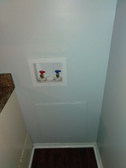 Washer/dryer connection in unit - 3009 Avenue W