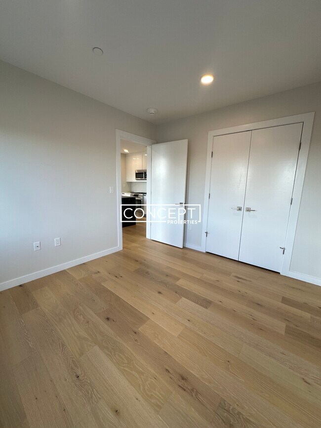 Building Photo - 194 Sumner St