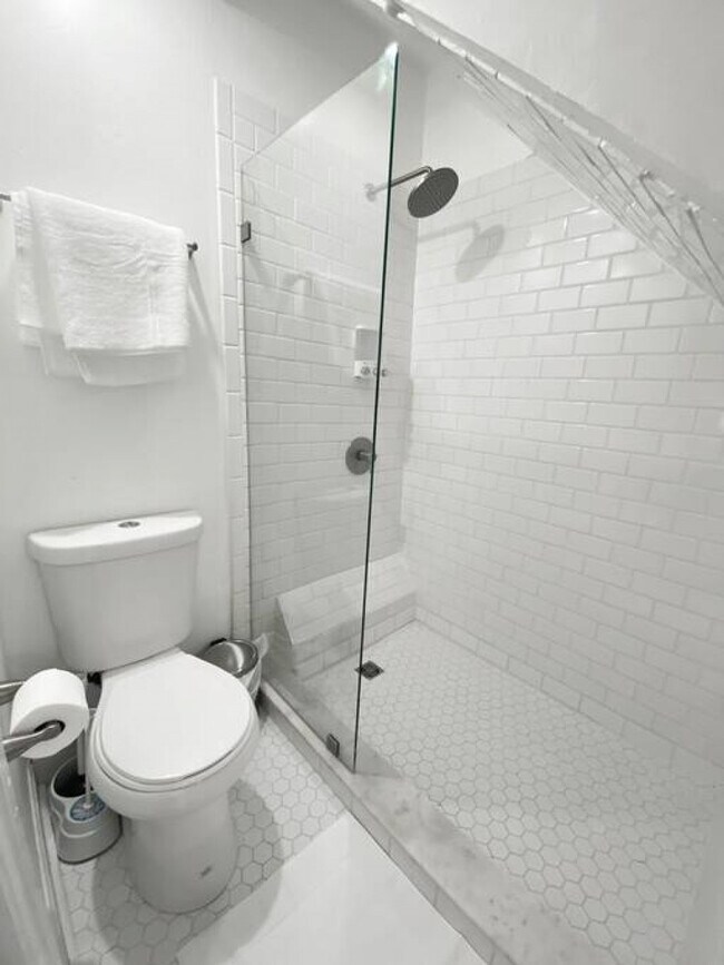 Building Photo - 1245 Martin Dr