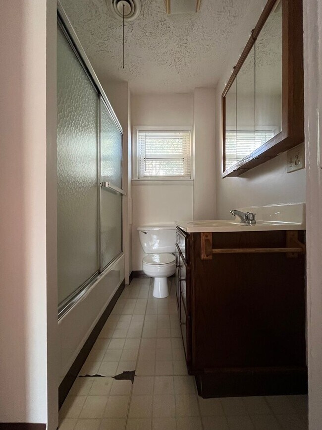 Building Photo - djb304