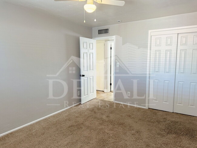 Building Photo - 1220 W Romo Jones St