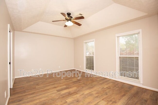 Building Photo - 7032 Robin's Nest Dr