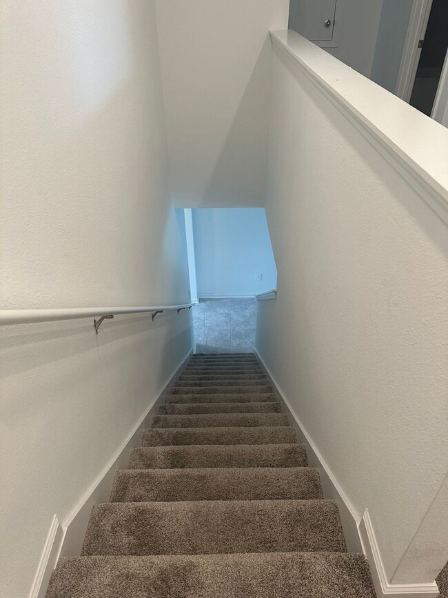 Building Photo - Champions Pointe 3 bed 2.5 bath Town home ...