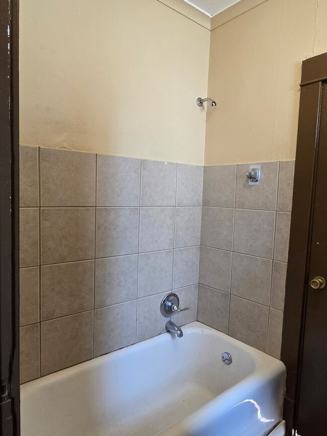 Building Photo - 3bed/1Bath