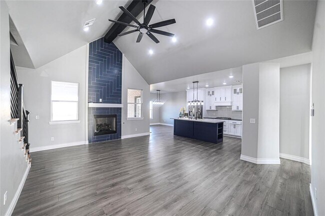 Building Photo - 4715 White Tail Ct