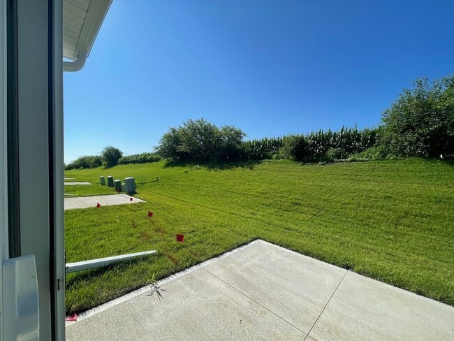 Building Photo - Beautiful 3 bed, 2 bath townhome $2200