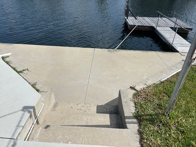 Building Photo - DIRECT GULF ACCESS 2/2 FOR RENT