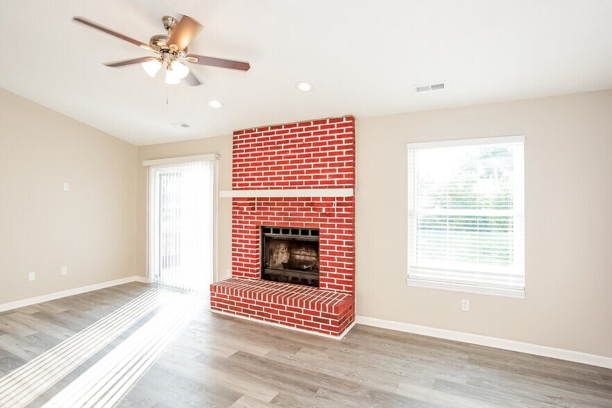 Building Photo - 6233 Carrie Cir