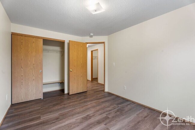 Building Photo - 3012 NE 116th Ave