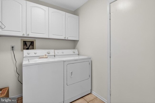 Building Photo - 324 Tuvira Ln