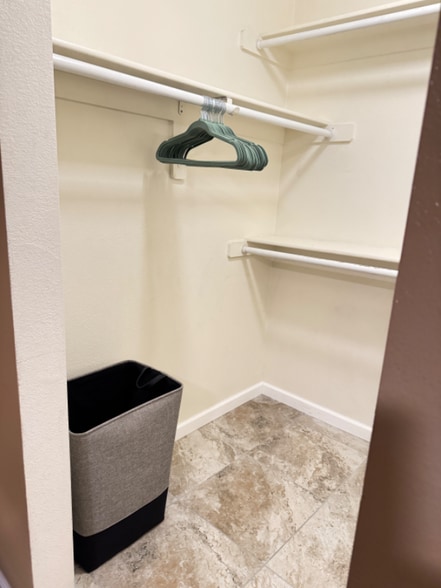 Building Photo - 5751 N Kolb Rd