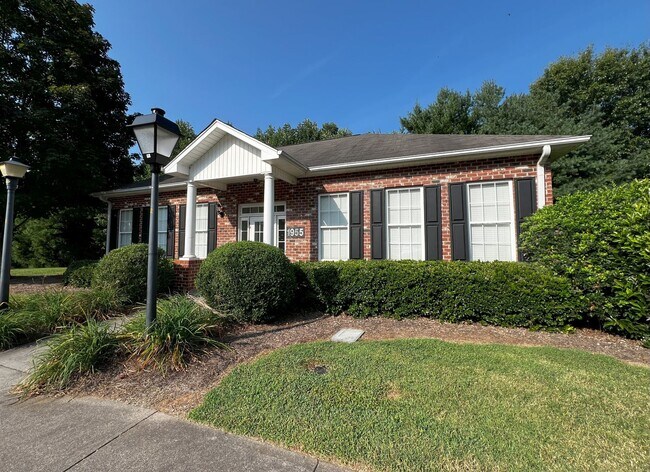 Building Photo - Short Term Rental Now Available!!
