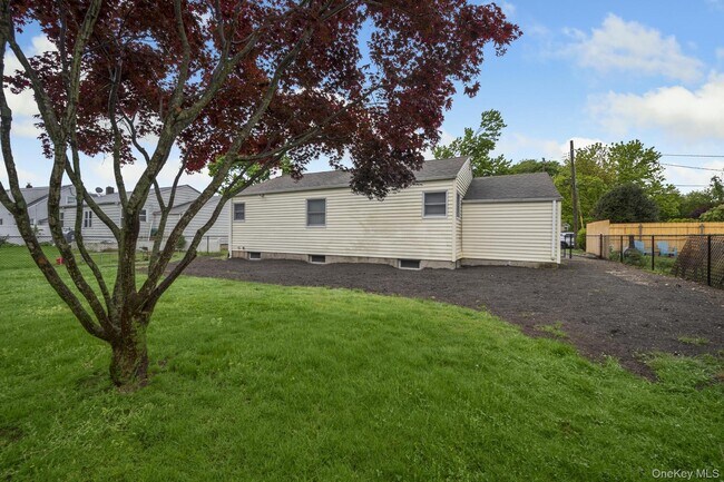 Building Photo - 22 Heath Ln