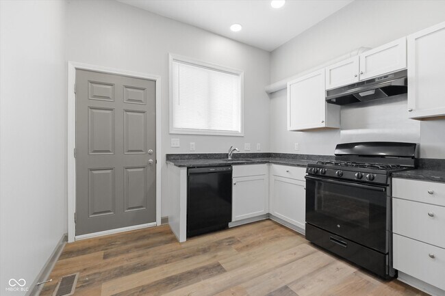 Building Photo - 314 N Hamilton Ave