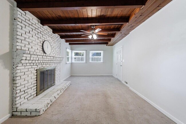 Building Photo - 1238 Lindenwood Ln NE