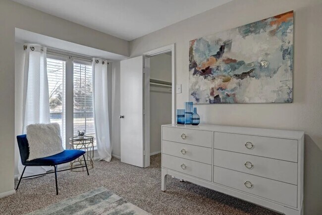 Building Photo - Lifestyle Convenience Meets Natural Beauty