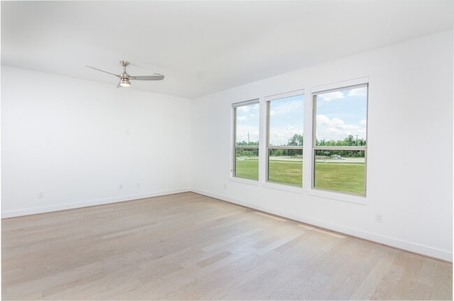 Building Photo - 462 S Centro Cir