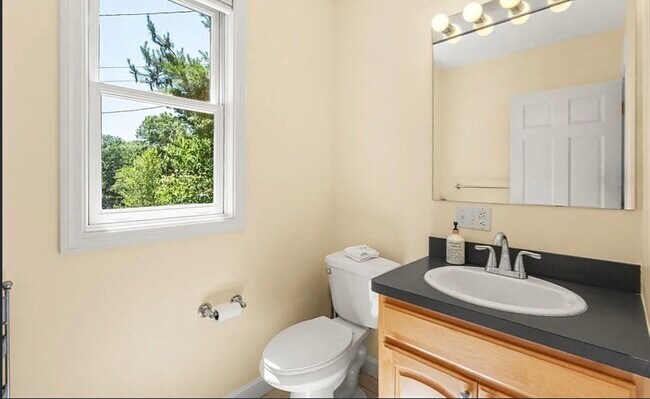 Building Photo - 33 Furbush Rd